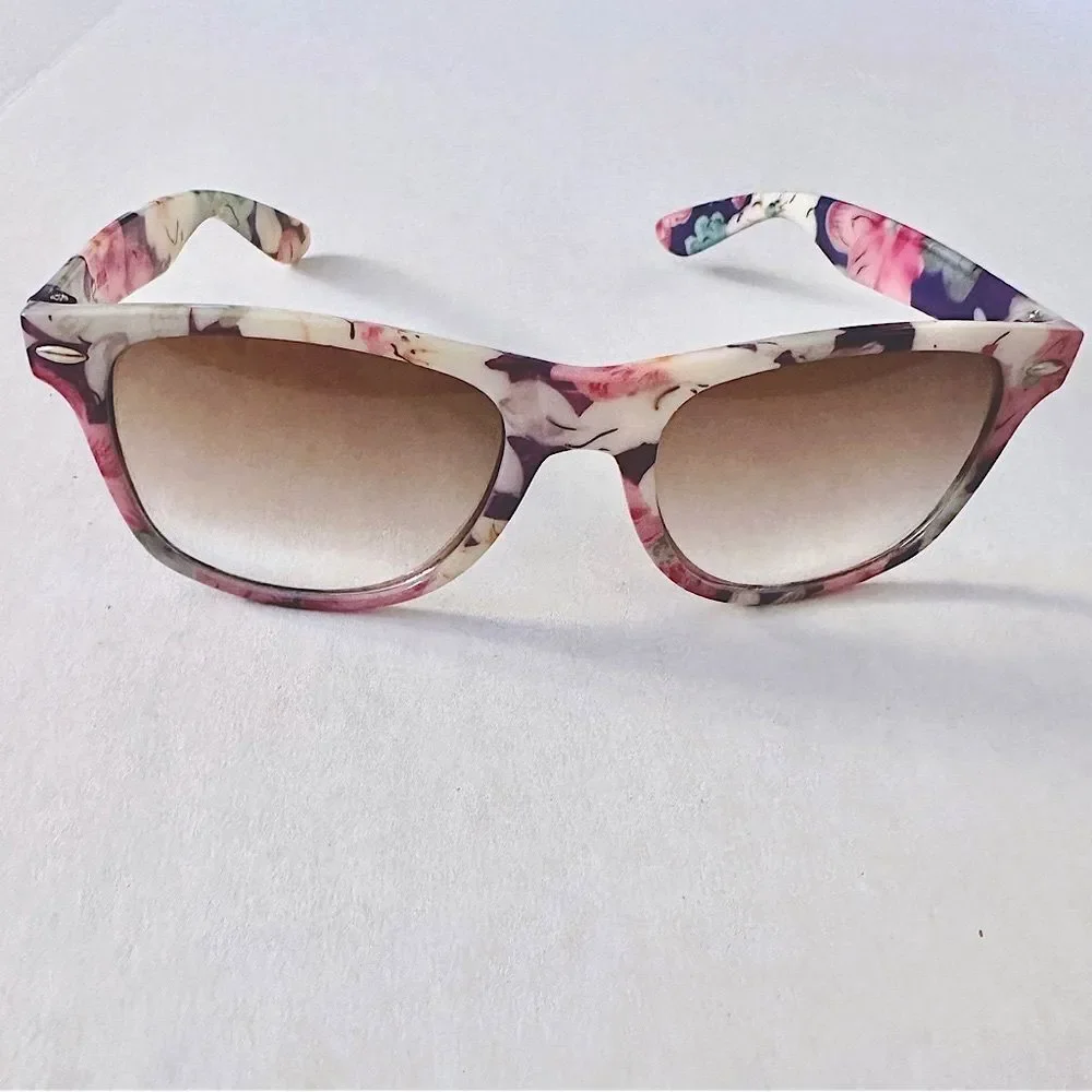 Floral plastic wayfarers with gradient brown lenses women’s